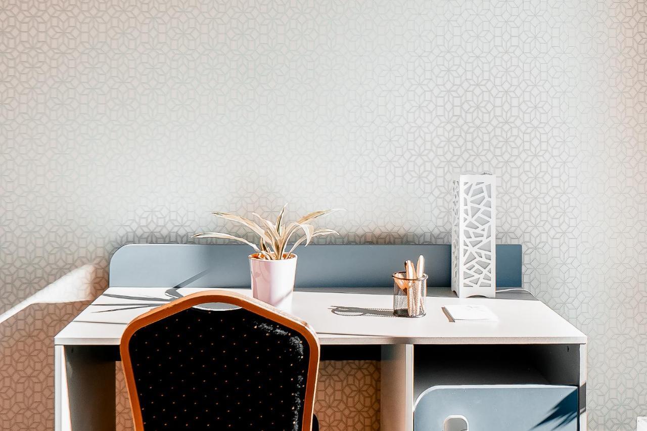 Stylish, Modern Apartment Near Vilnius Old Town Buitenkant foto