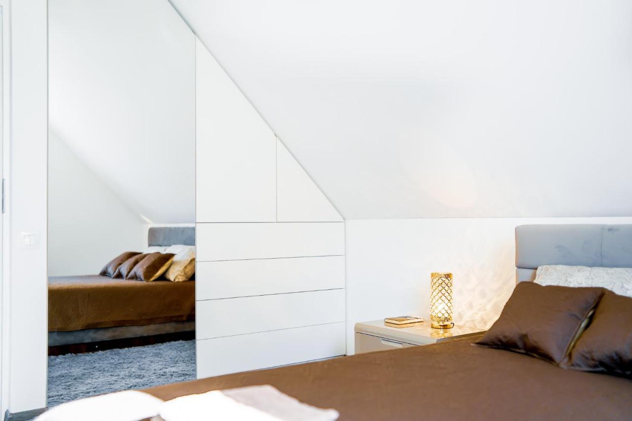 Stylish, Modern Apartment Near Vilnius Old Town Buitenkant foto